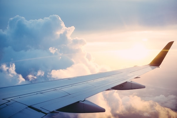an airplane flying with focus to its right wing